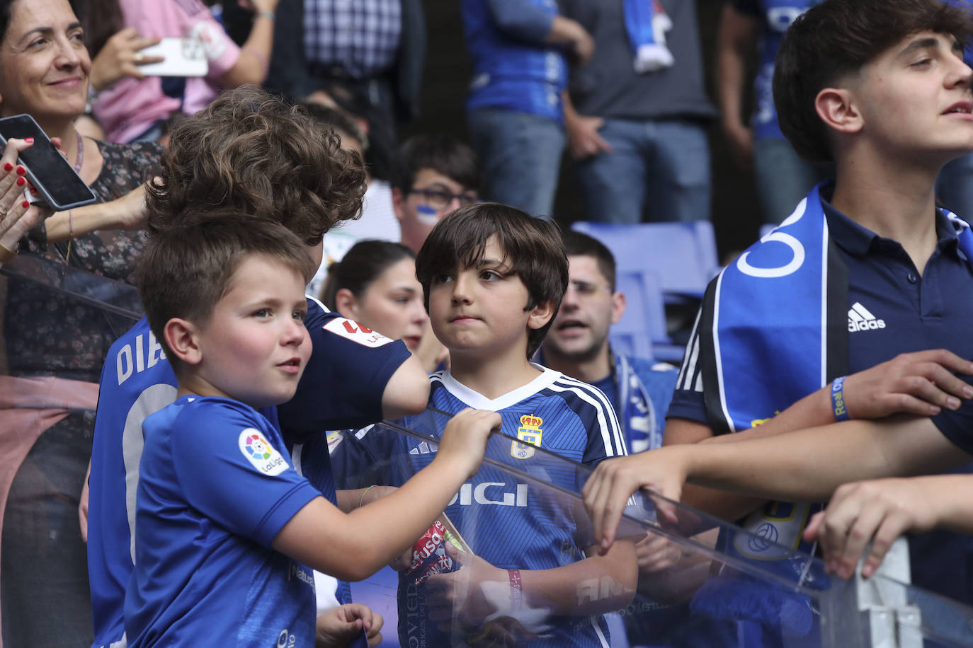 ¿Estuviste en las gradas del Tartiere animando al Oviedo? ¡Búscate en las fotos!