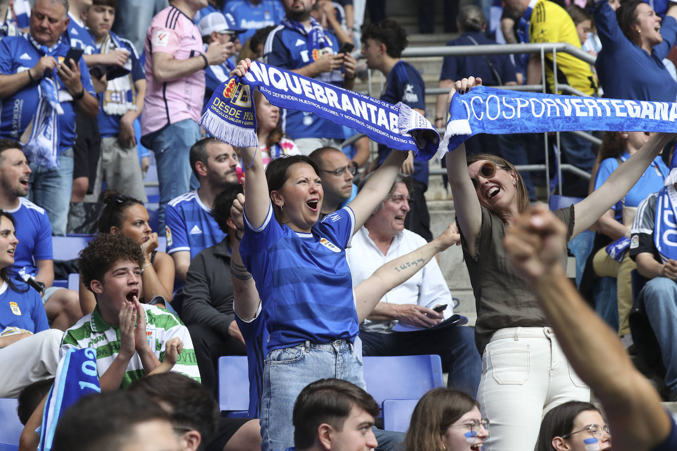 ¿Estuviste en las gradas del Tartiere animando al Oviedo? ¡Búscate en las fotos!