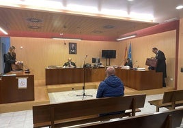 El acusado, I. F. A., durante el juicio celebrado en el Penal 1 de Gijón.