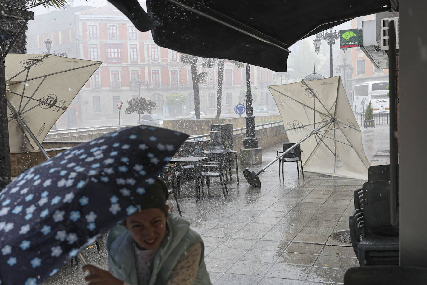 Lluvia y granizo: el mal tiempo azota a Asturias a las puertas del verano