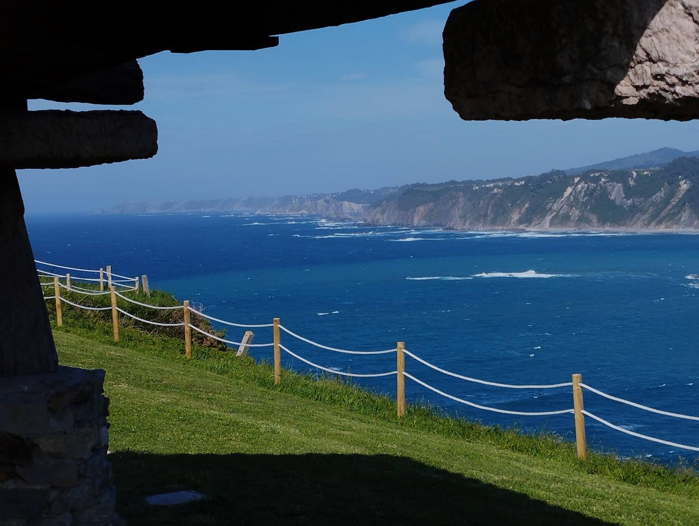 Vistas desde el hórreo de la Regalina, en Cadavedo, lugar en el que se celebrará la comida post ruta del IV Encuentro Entrecabos