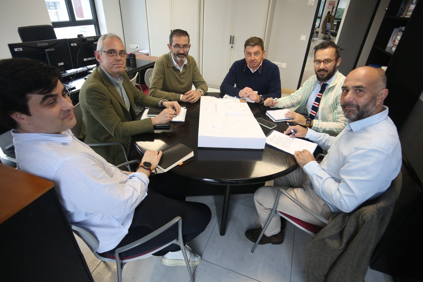 Un momento de la reunión, ayer por la mañana.