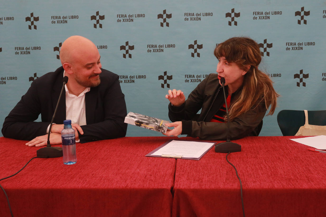 El ambiente de la Feria del Libro de Gijón