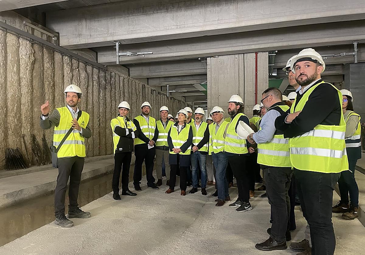 Imagen principal - ﻿Las claves de la mejora de la línea Gijon-Laviana: mayor seguridad, aumento de las frecuencias horarias...