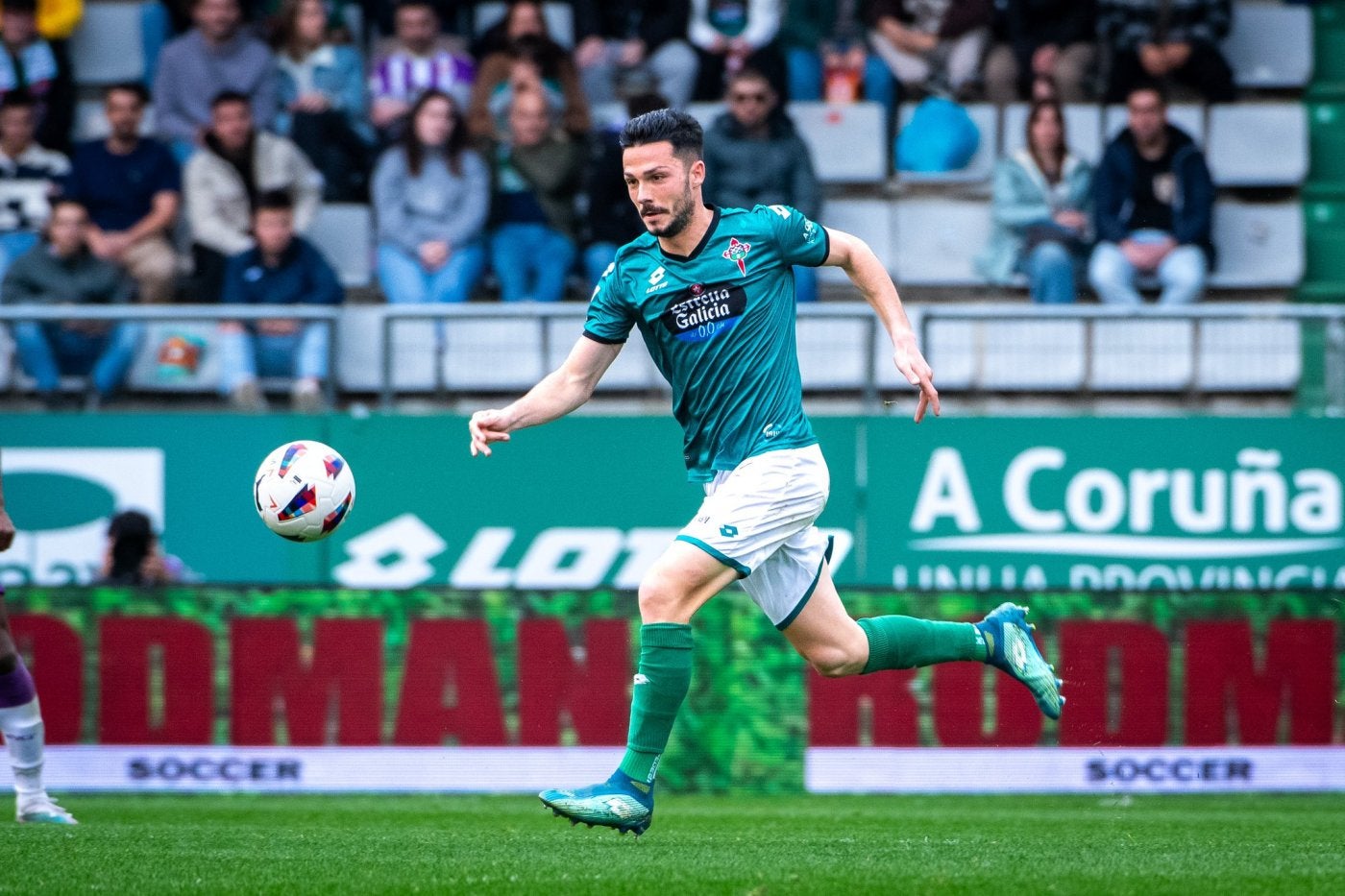 t Racing de Ferrol. Bernal, con la camiseta del equipo con el que alcanzó el fútbol profesional.