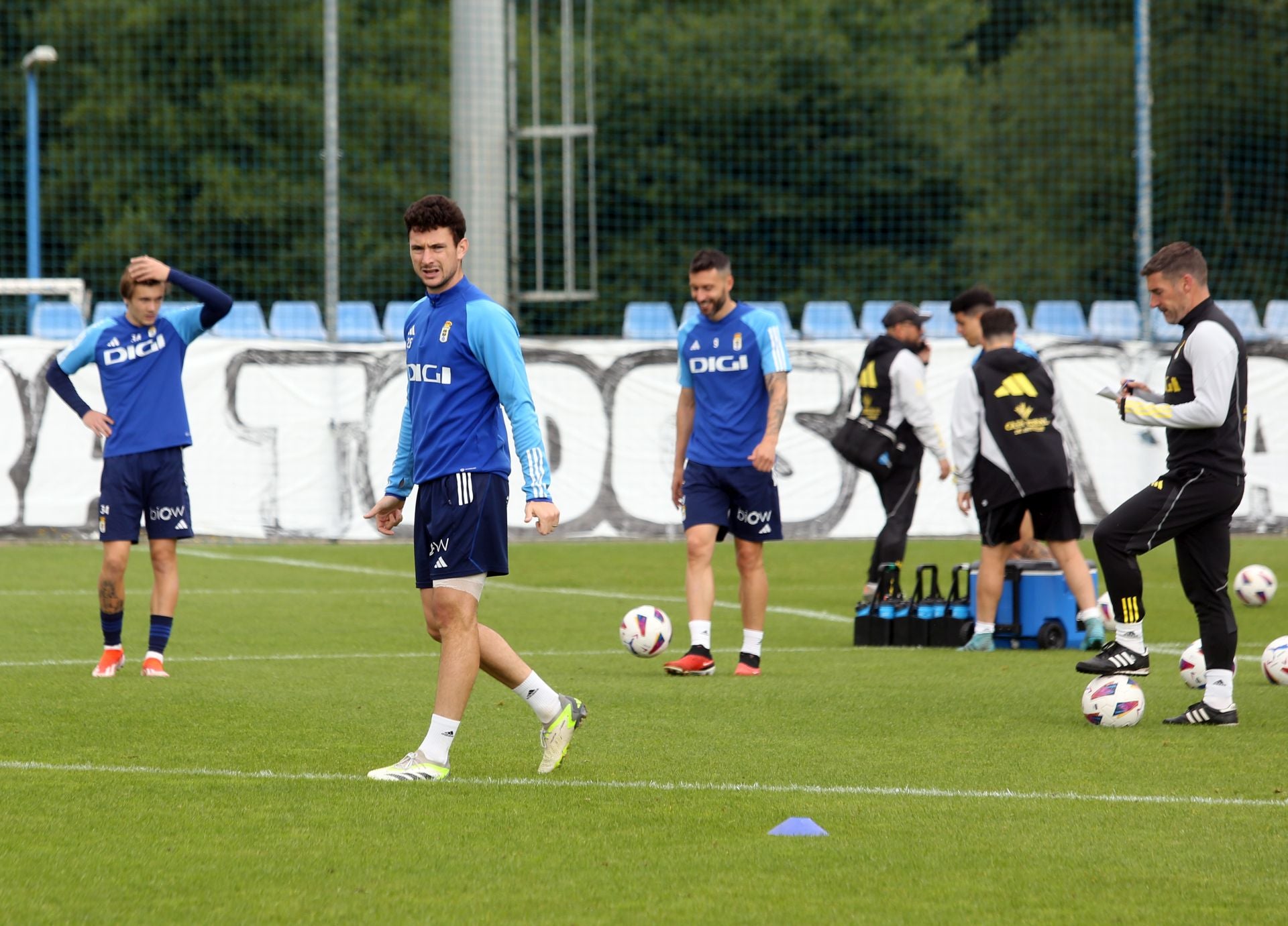 Así entrena el Real Oviedo antes del partido frente al Espanyol