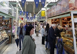 El interior del mercado de El Fontán.