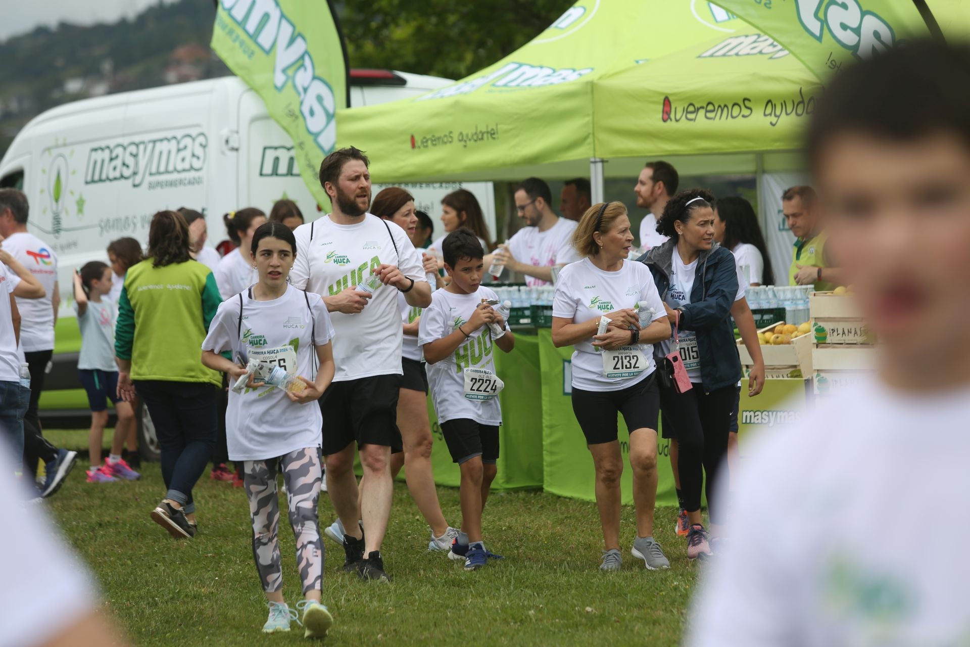 La carrera solidaria del HUCA, en imágenes