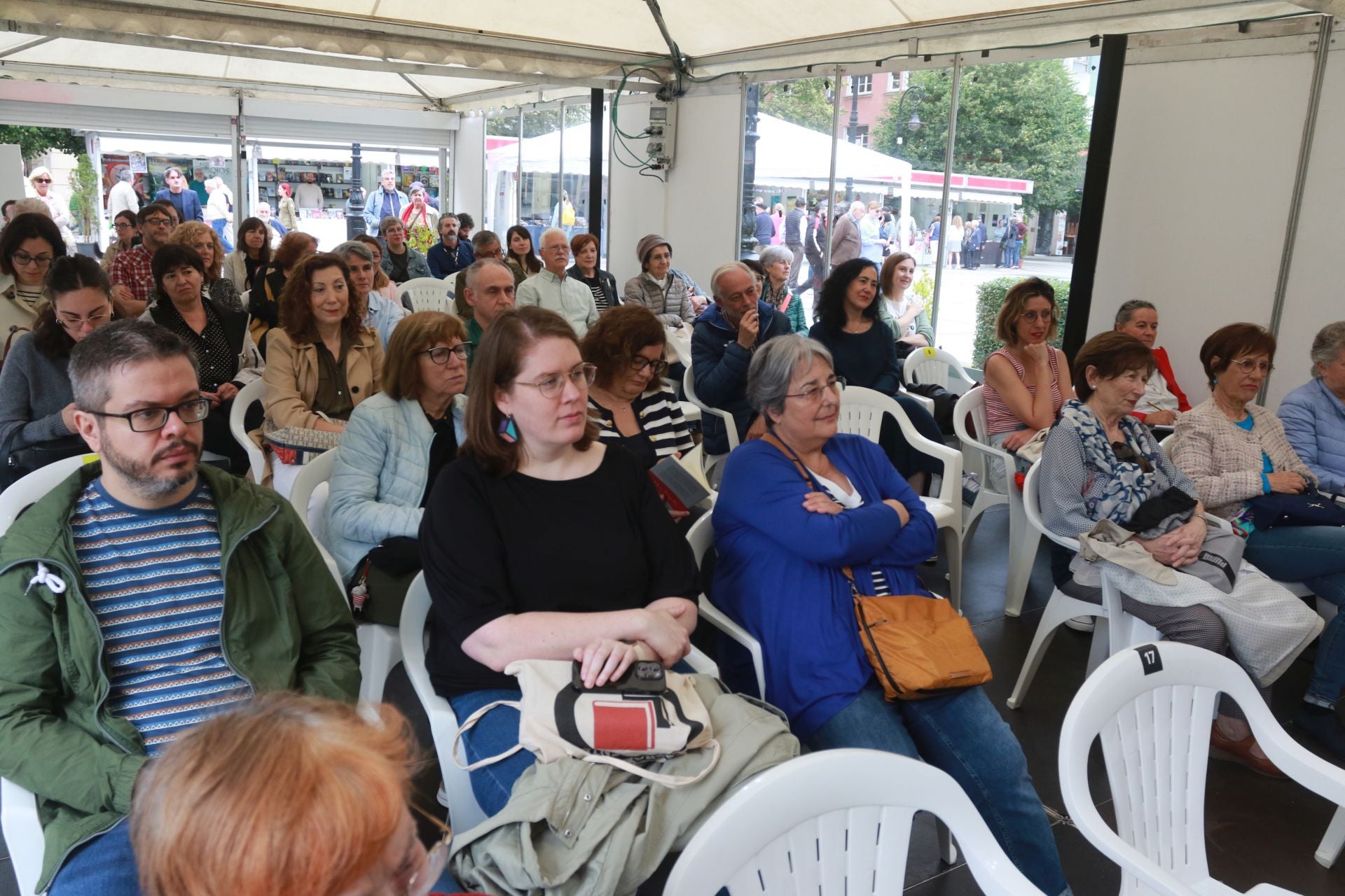 Las imágenes que deja la Feria del Libro de Gijón este domingo