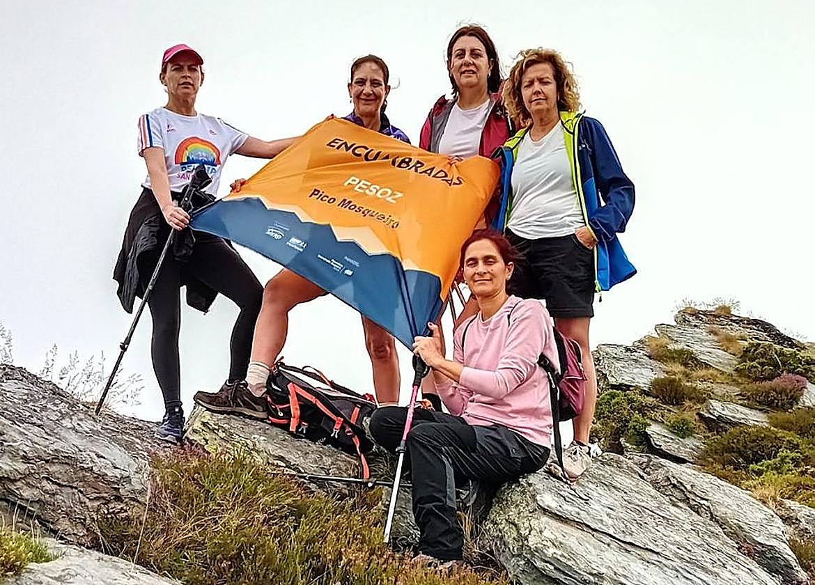 Encumbradas: las imágenes de cómo las mujeres conquistaron 78 cimas asturianas