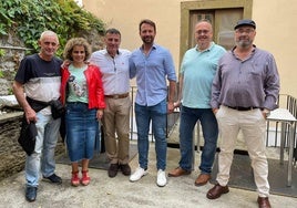 Fontaniella y Queipo, con miembros de la junta local canguesa.