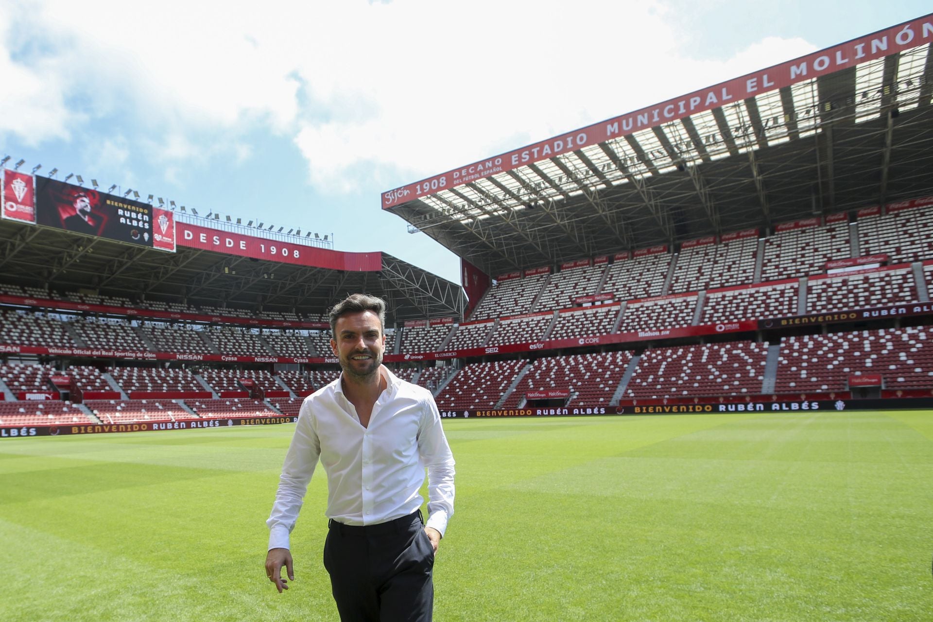 La presentación de Rubén Albés como entrenador del Sporting, en imágenes