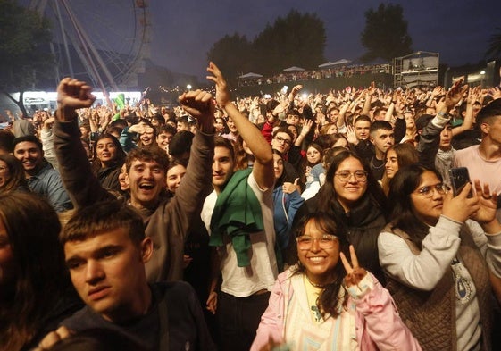 Asistentes a uno de los conciertos del Festival Metrópoli, en Gijón.