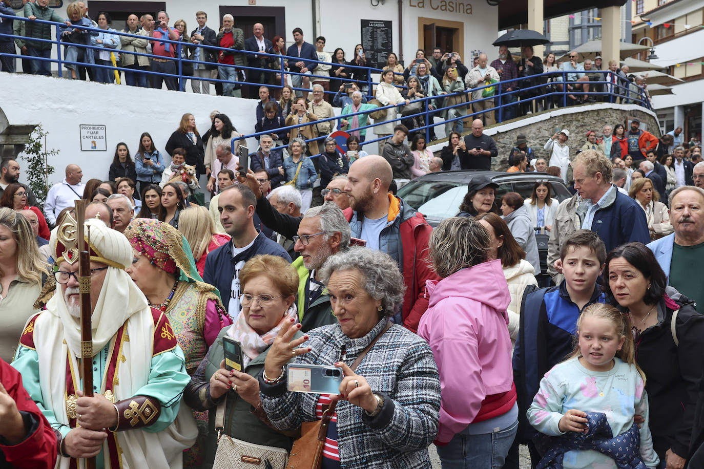 Cudillero brilla por San Pedro: las imágenes una Amuravela multitudinaria