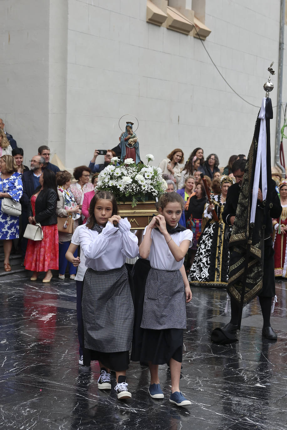 Cudillero brilla por San Pedro: las imágenes una Amuravela multitudinaria