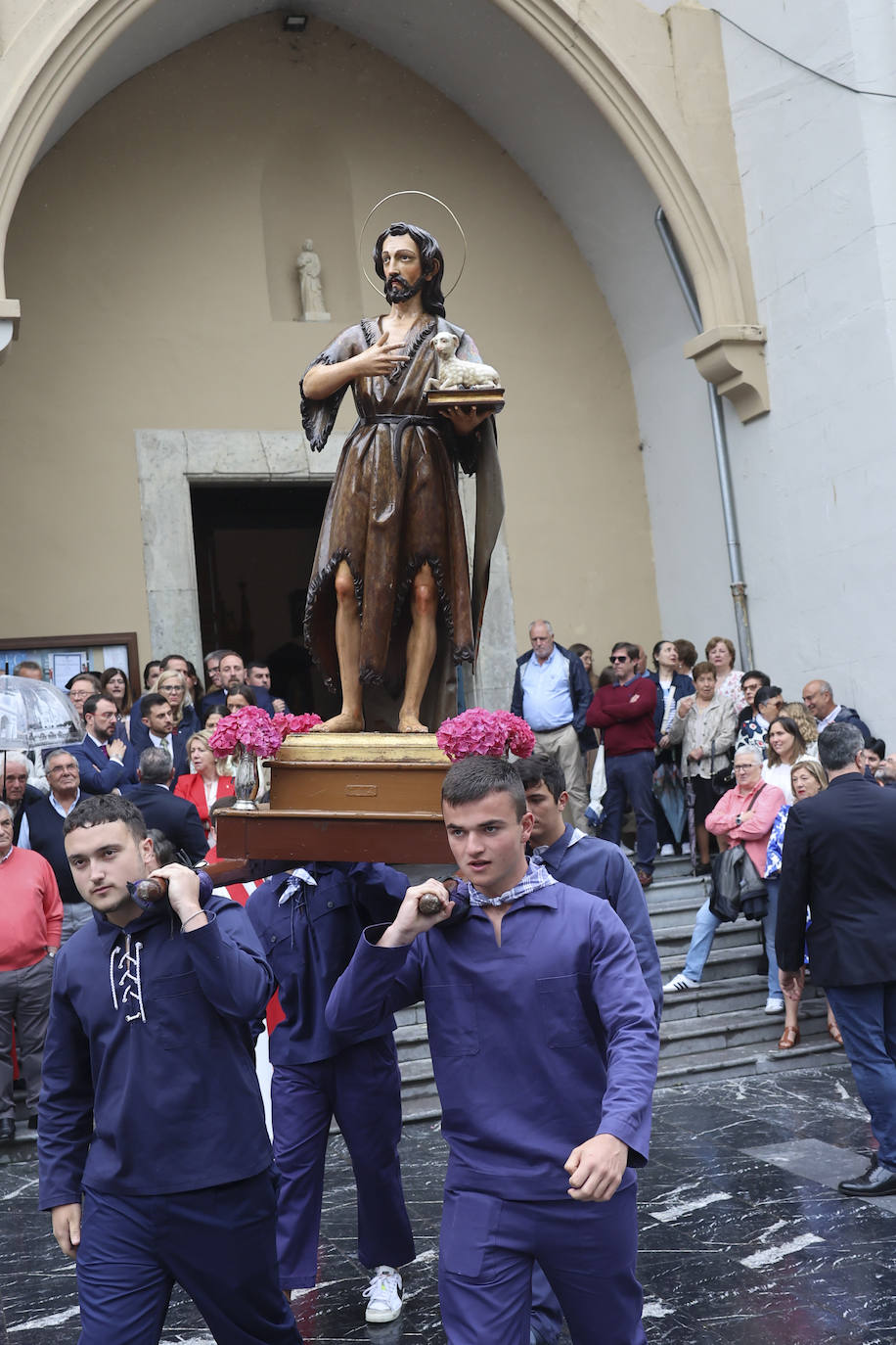 Cudillero brilla por San Pedro: las imágenes una Amuravela multitudinaria