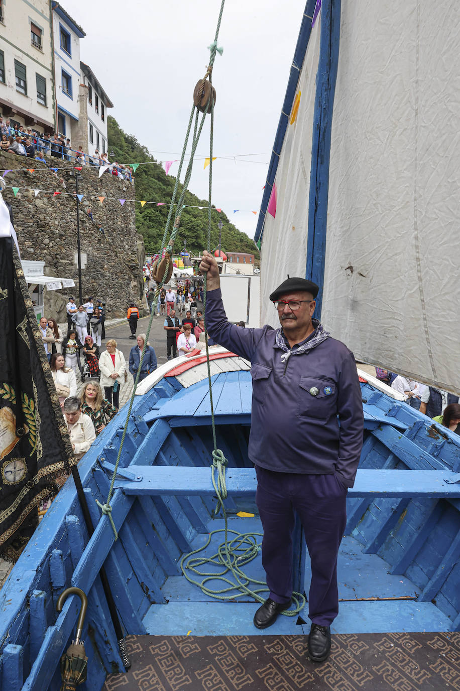 Cudillero brilla por San Pedro: las imágenes una Amuravela multitudinaria