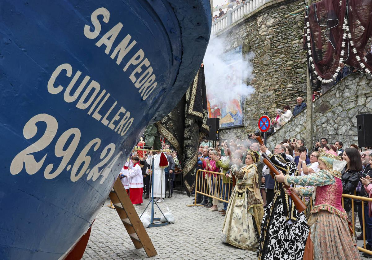 Cudillero brilla por San Pedro: las imágenes una Amuravela multitudinaria