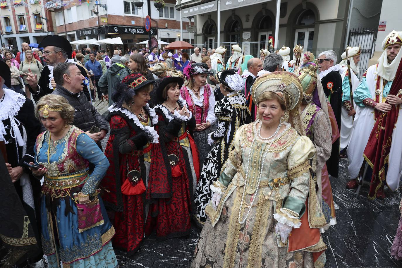 Cudillero brilla por San Pedro: las imágenes una Amuravela multitudinaria