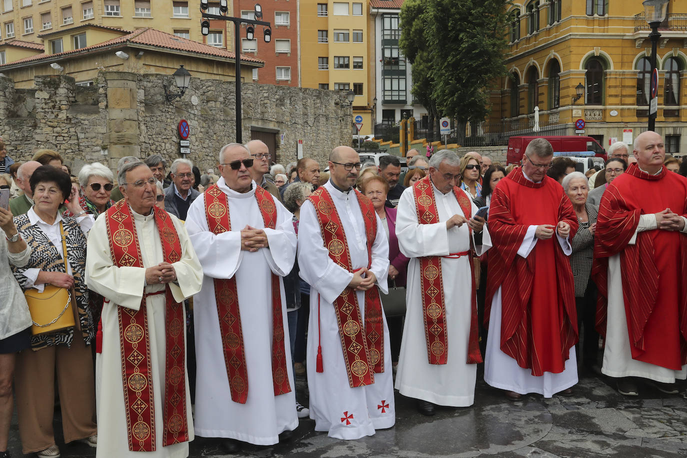 Gijón inicia los festejos por San Pedro con la bendición de las aguas