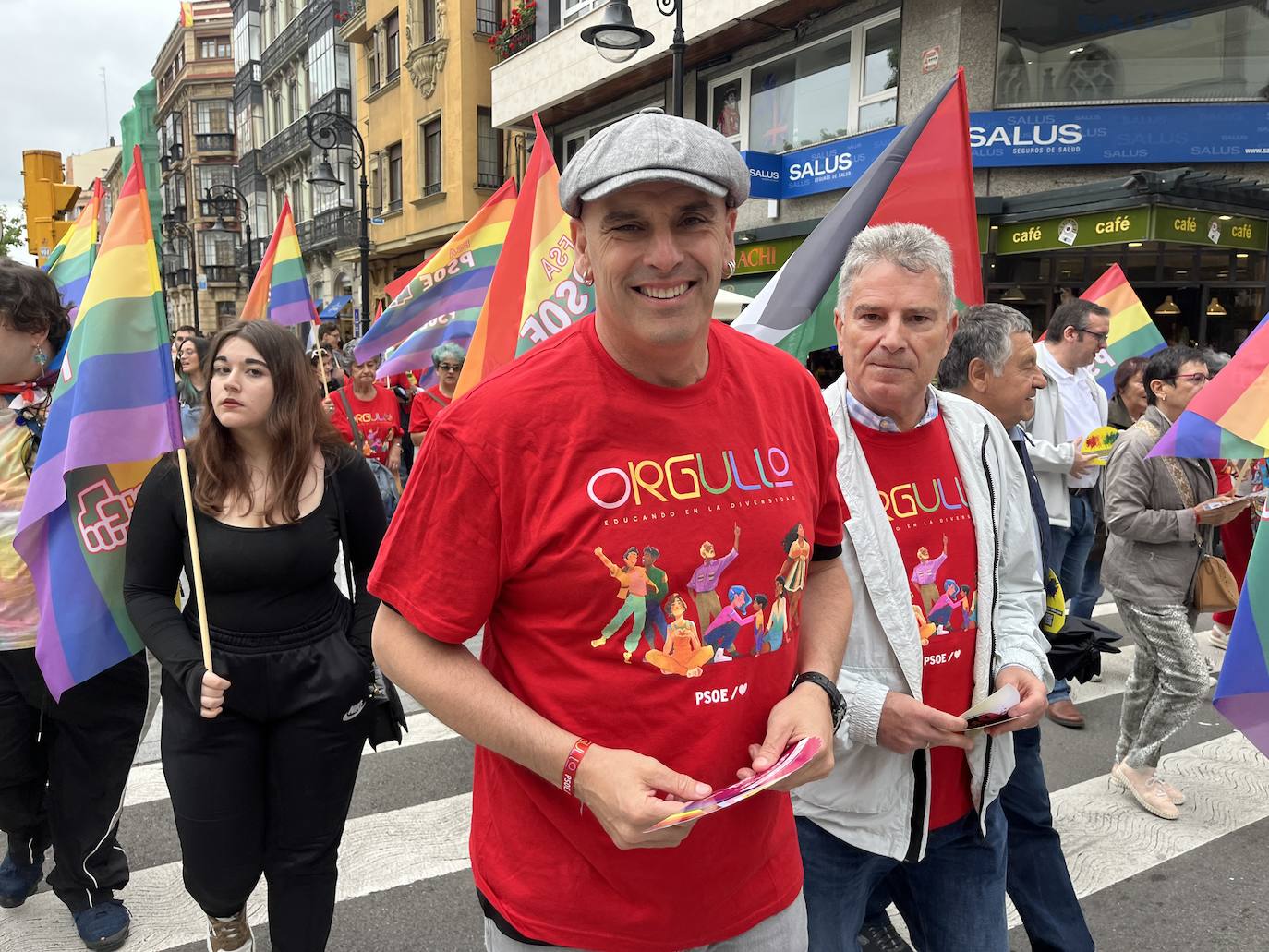 Las calles de Gijón se llenan de orgullo y de reivindicaciones a partes iguales