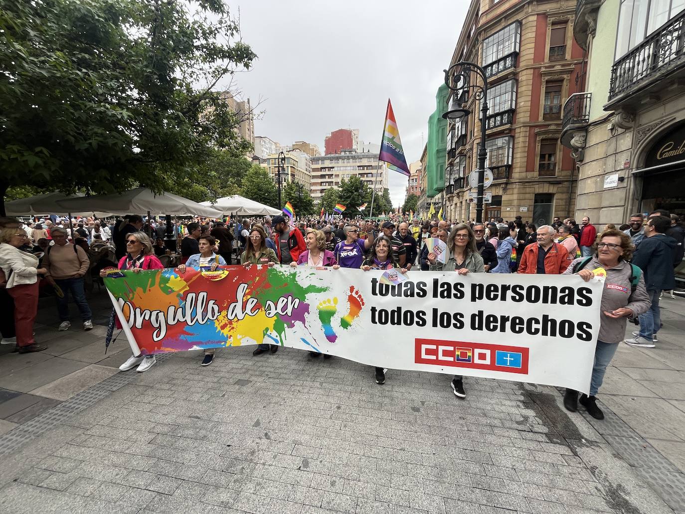 Las calles de Gijón se llenan de orgullo y de reivindicaciones a partes iguales