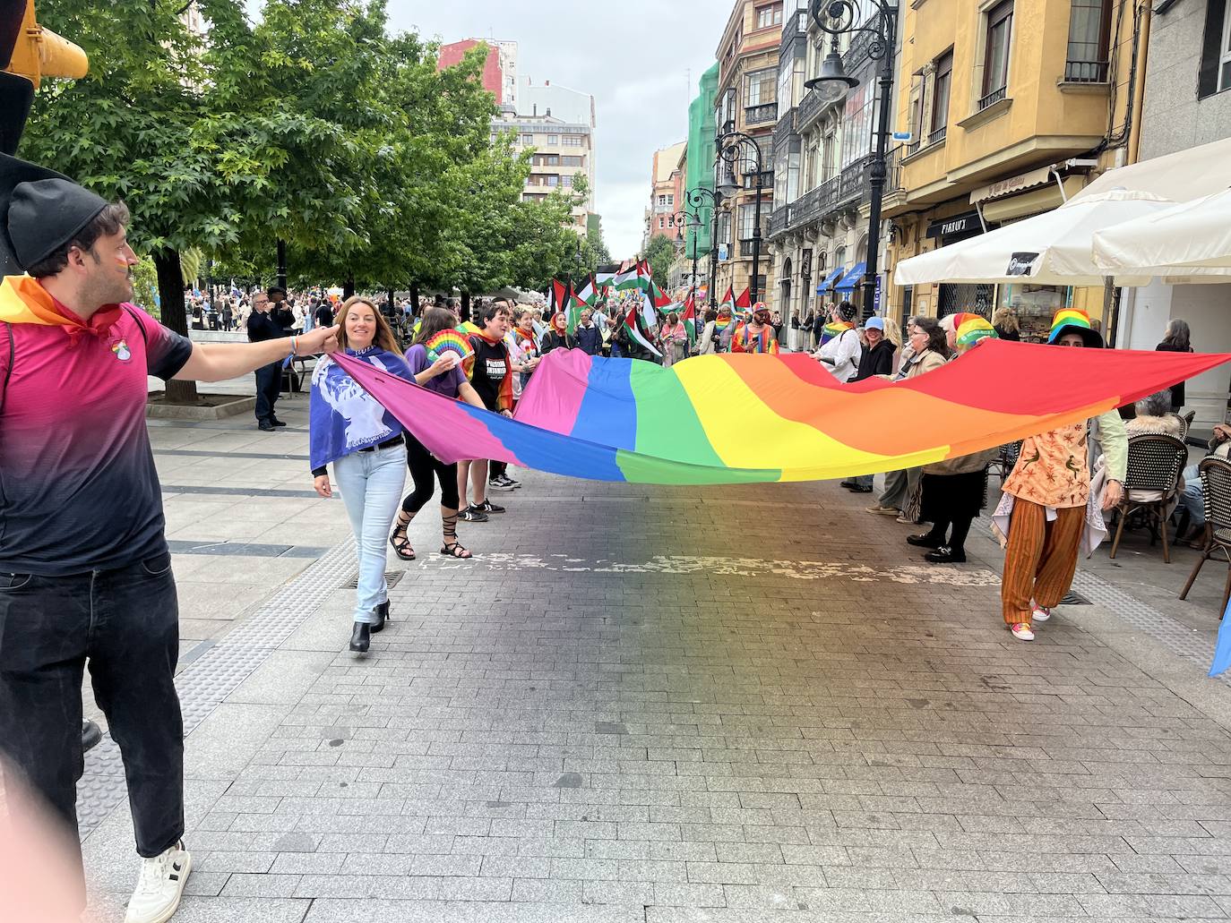 Las calles de Gijón se llenan de orgullo y de reivindicaciones a partes iguales