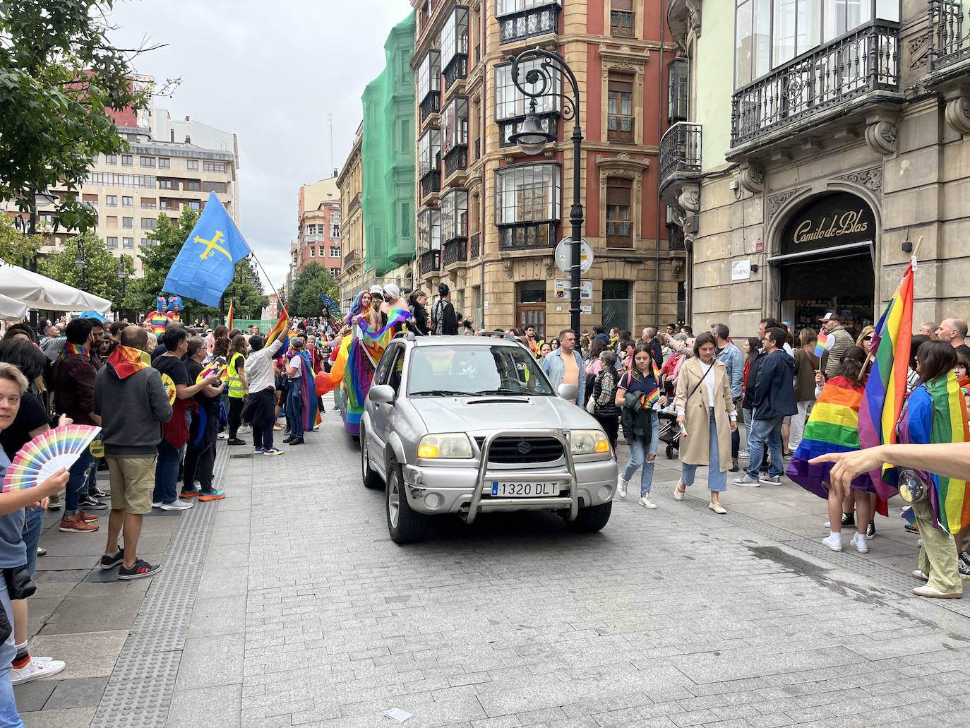 Las calles de Gijón se llenan de orgullo y de reivindicaciones a partes iguales