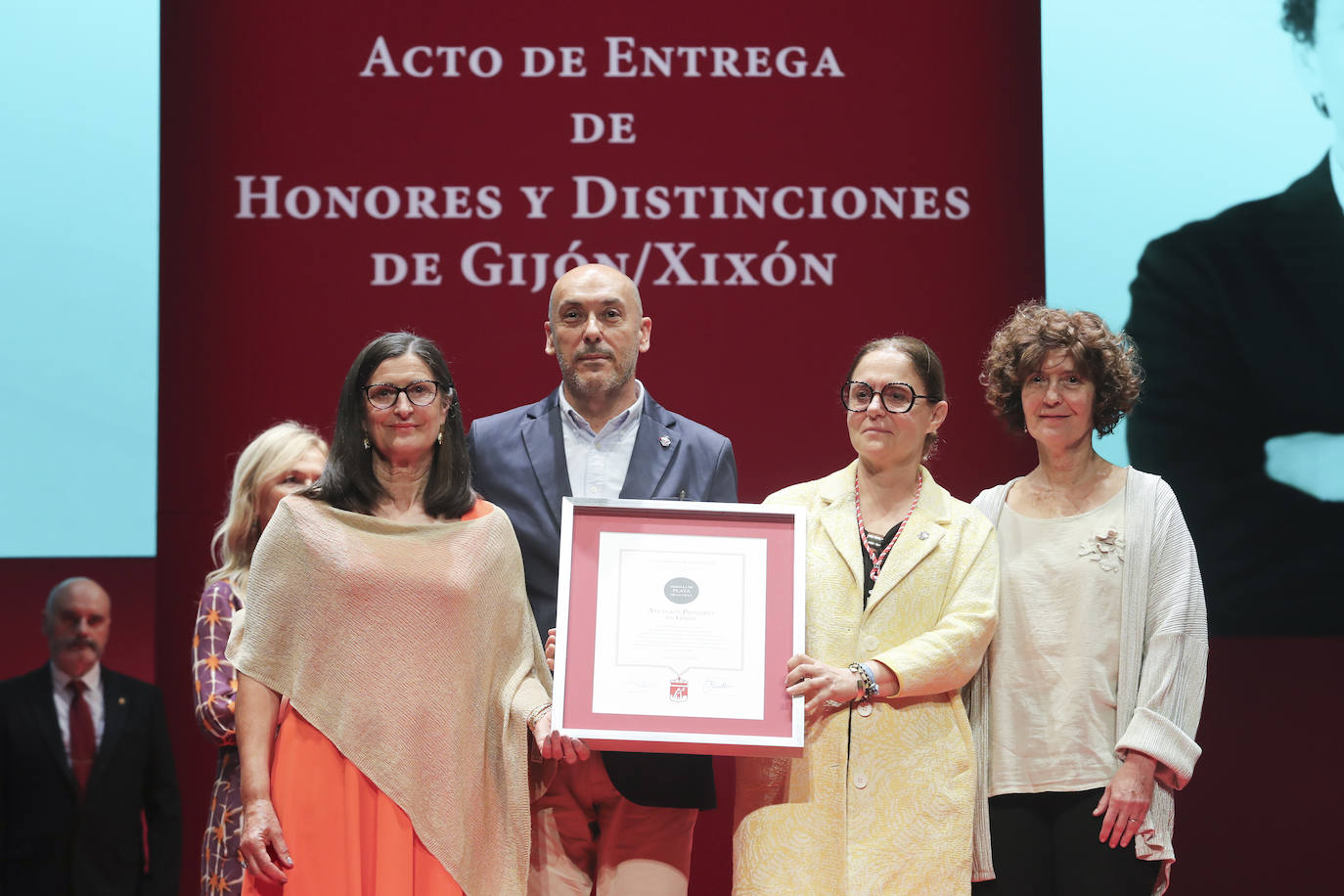 Honores y distinciones en Gijón: así fue la entrega de medallas de la ciudad