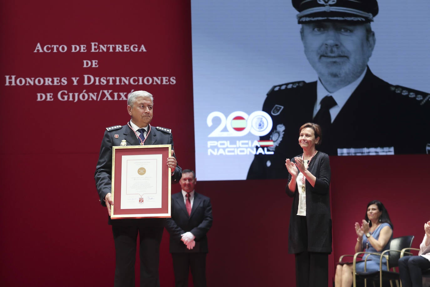 Honores y distinciones en Gijón: así fue la entrega de medallas de la ciudad