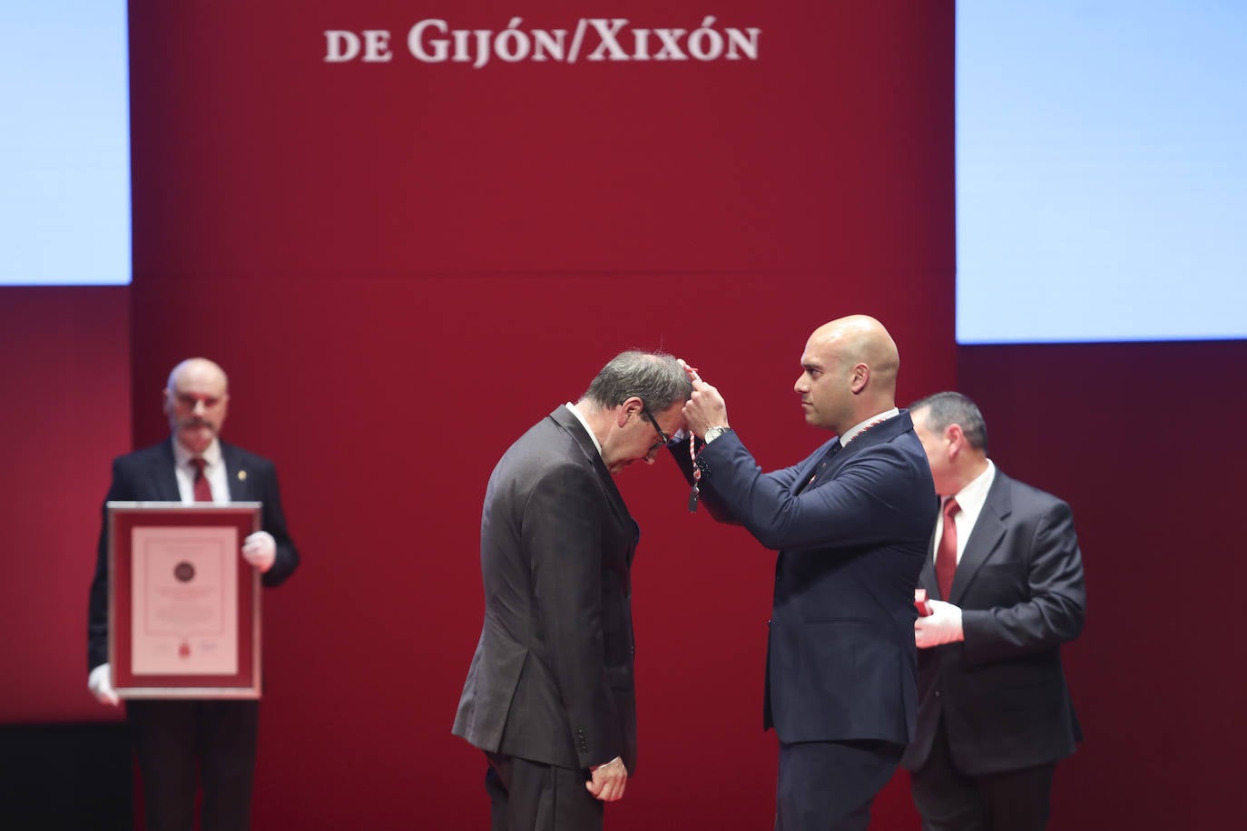 Honores y distinciones en Gijón: así fue la entrega de medallas de la ciudad