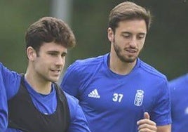 Josín, a la derecha, en su etapa en el Real Oviedo.