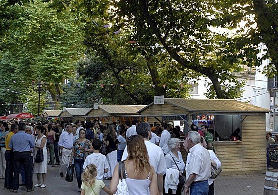 Casetas de hostelería que Santander monta por su Semana Grande y cuya estética se podría replicar este agosto en el paseo de Begoña.