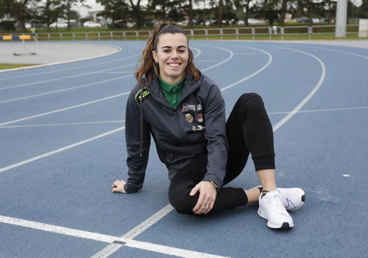 Bárbara Camblor, en la pista de Las Mestas.