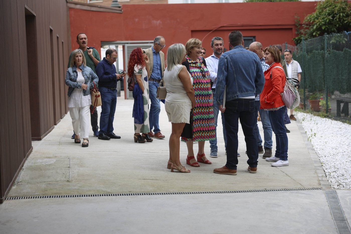 Los concejales del PSOE y Cambia Avilés, que integran el equipo de gobierno local, visitaron las instalaciones del centro Avilés Innova, junto a representantes sindicales.