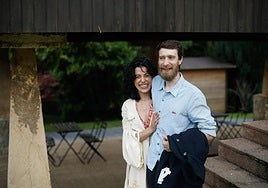 Lola Palacio, con su sonrisa permanente, e Iñaki Gómez, responsables del restaurante Alenda.