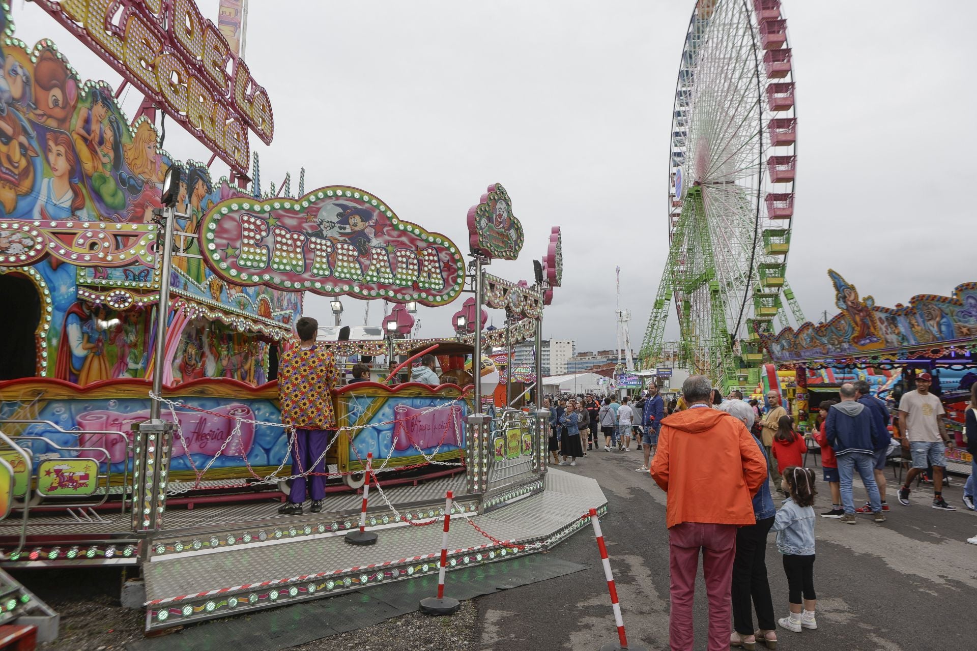 Llenazo en el primer gran sábado de la Semana Negra de Gijón