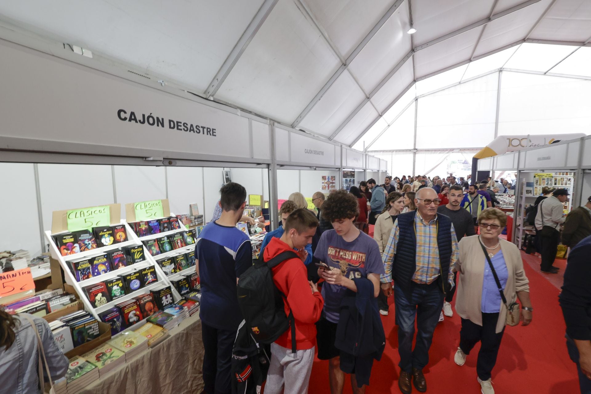 Llenazo en el primer gran sábado de la Semana Negra de Gijón