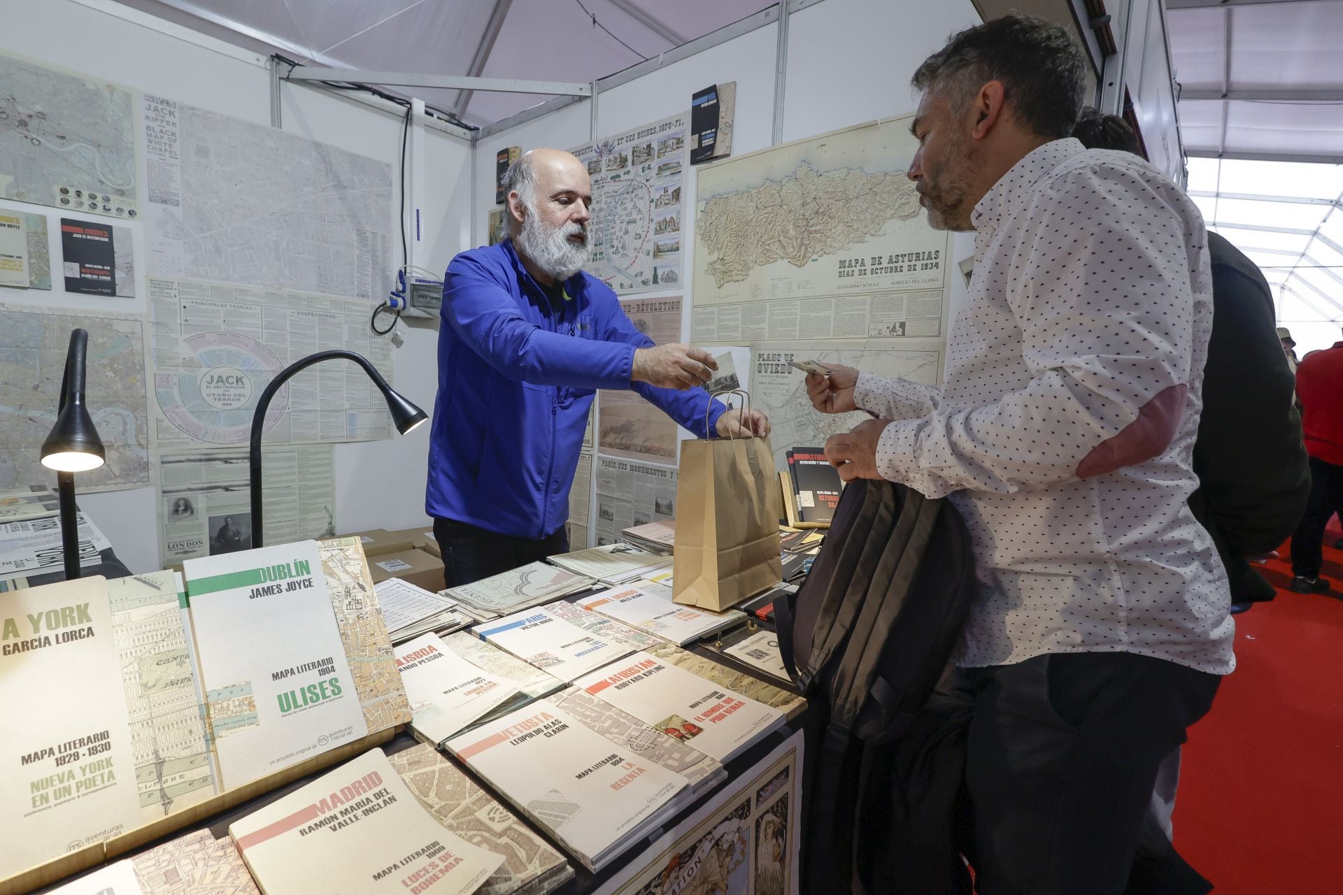 Llenazo en el primer gran sábado de la Semana Negra de Gijón