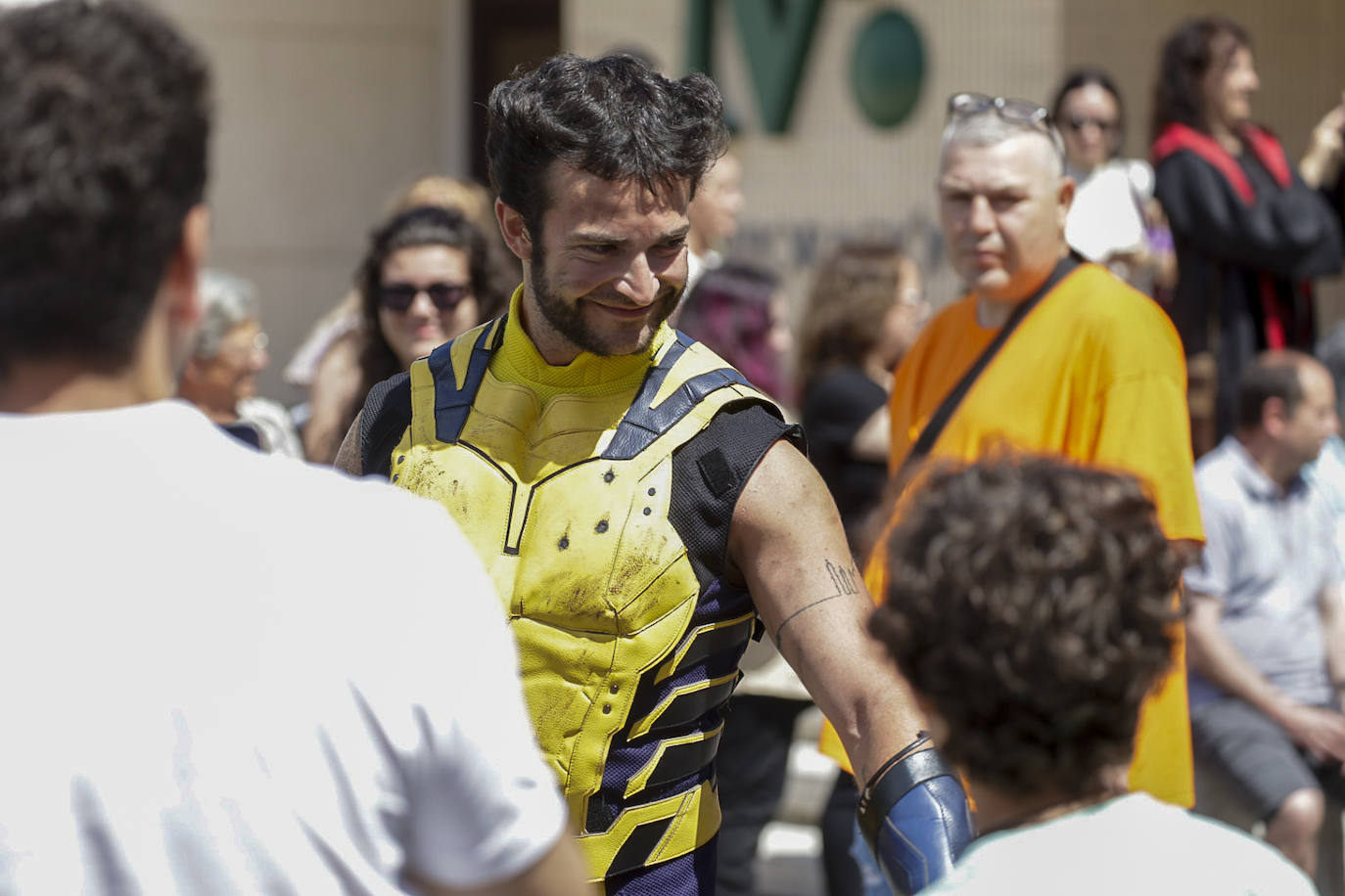 Metrópoli, hasta la bandera en el desfile y su despedida
