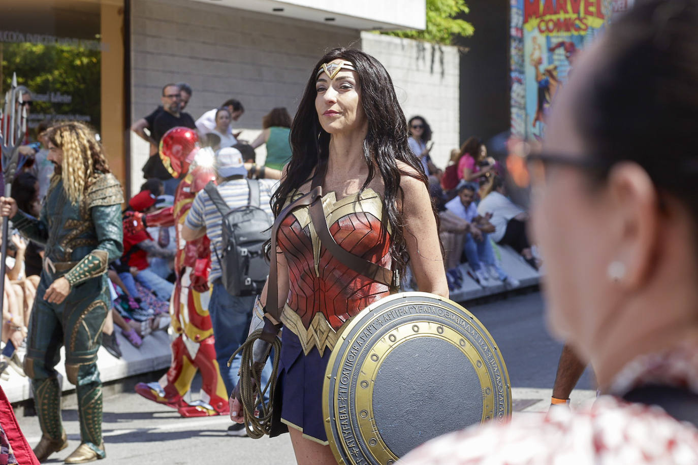 Metrópoli, hasta la bandera en el desfile y su despedida