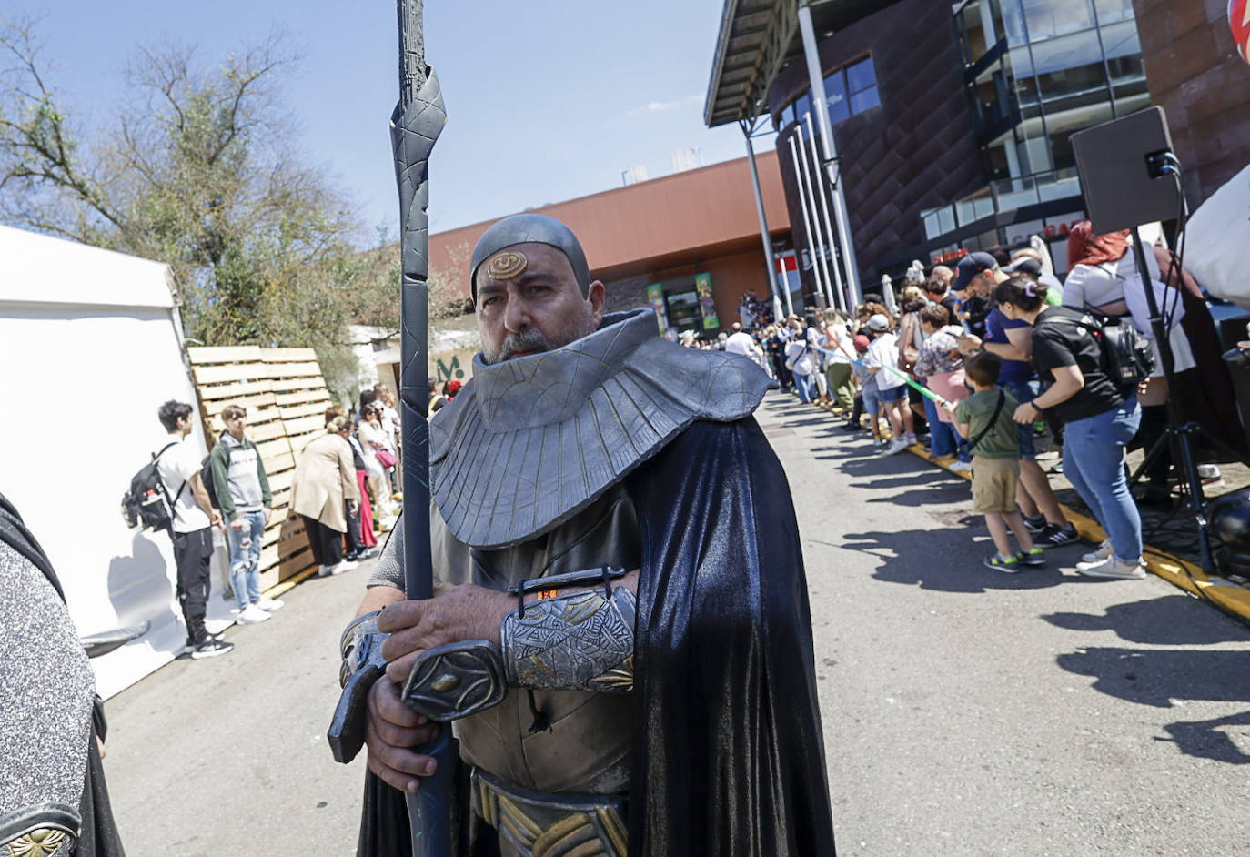 Metrópoli, hasta la bandera en el desfile y su despedida