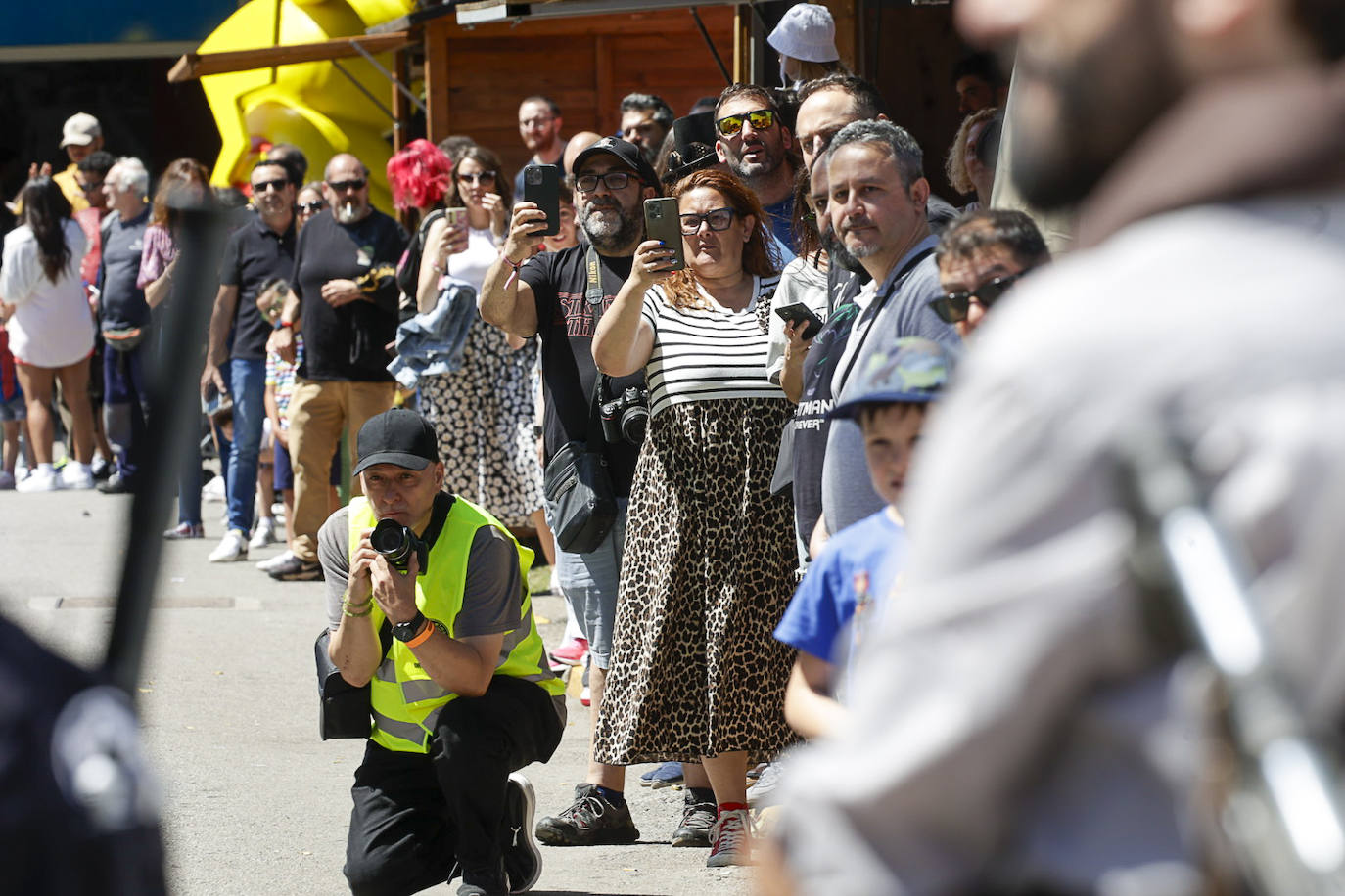 Metrópoli, hasta la bandera en el desfile y su despedida