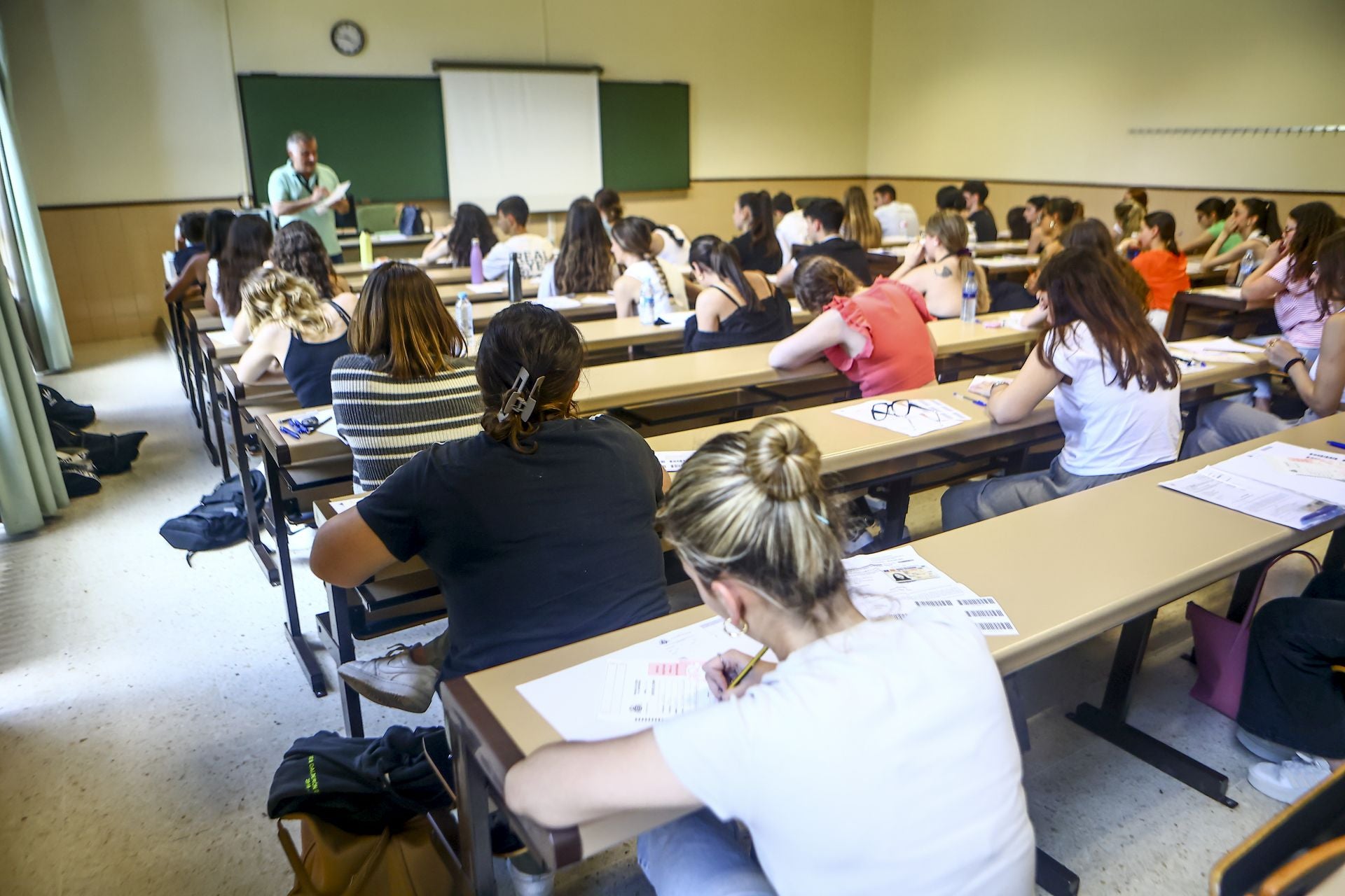 Nervios y esperanza en la segunda oportunidad para la EBAU en Asturias