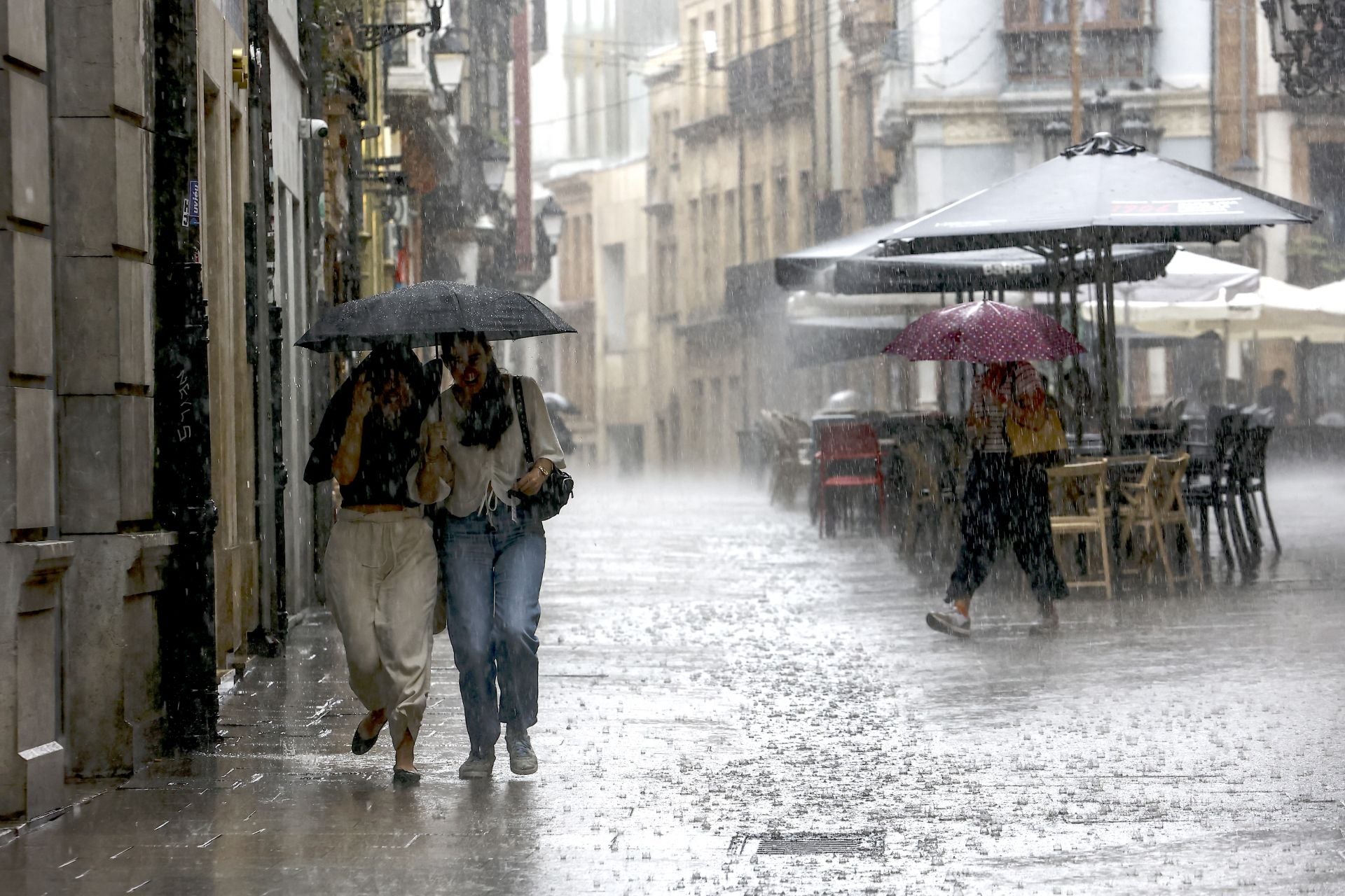 La lluvia &#039;acaba con el verano&#039; en Asturias