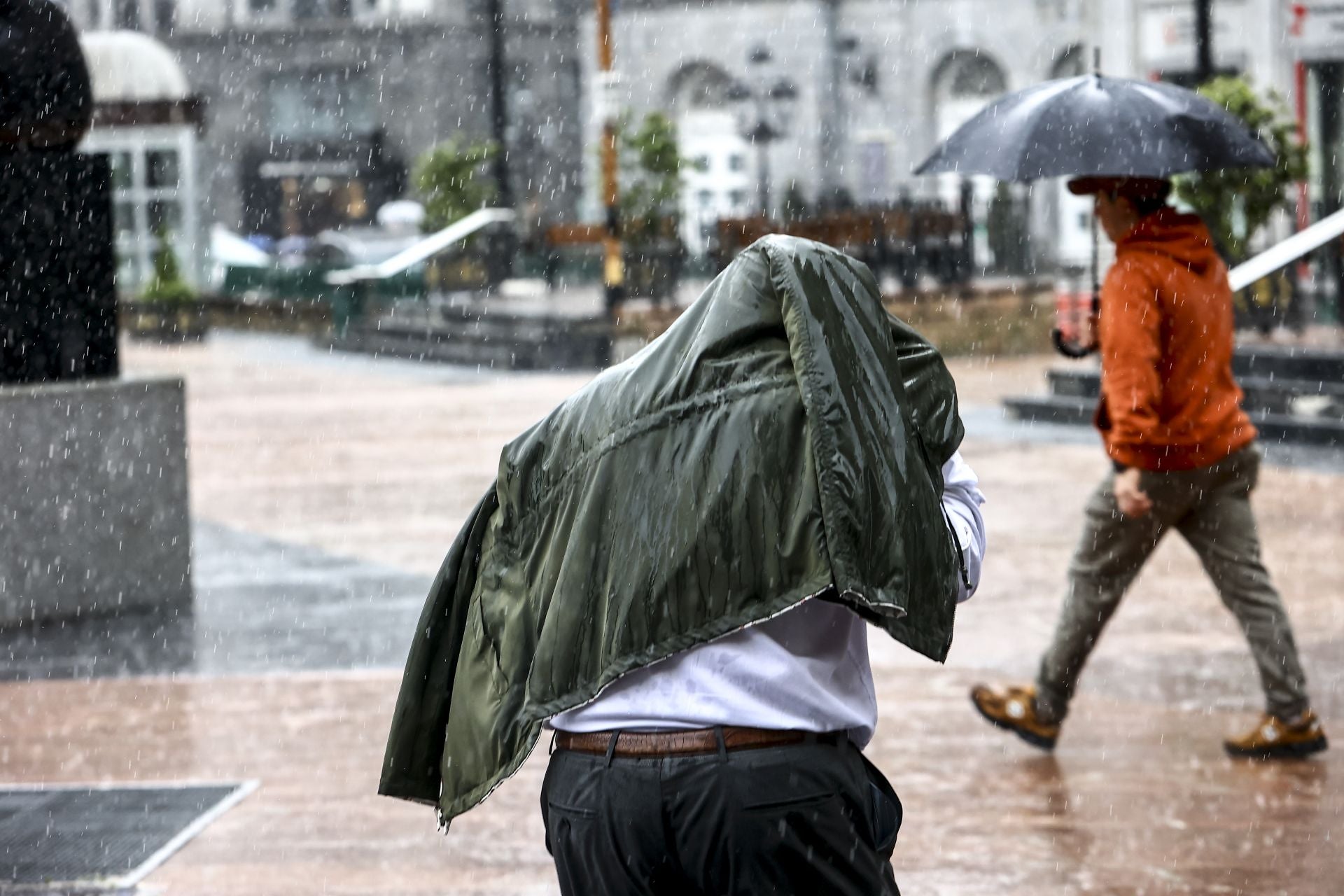 La lluvia &#039;acaba con el verano&#039; en Asturias