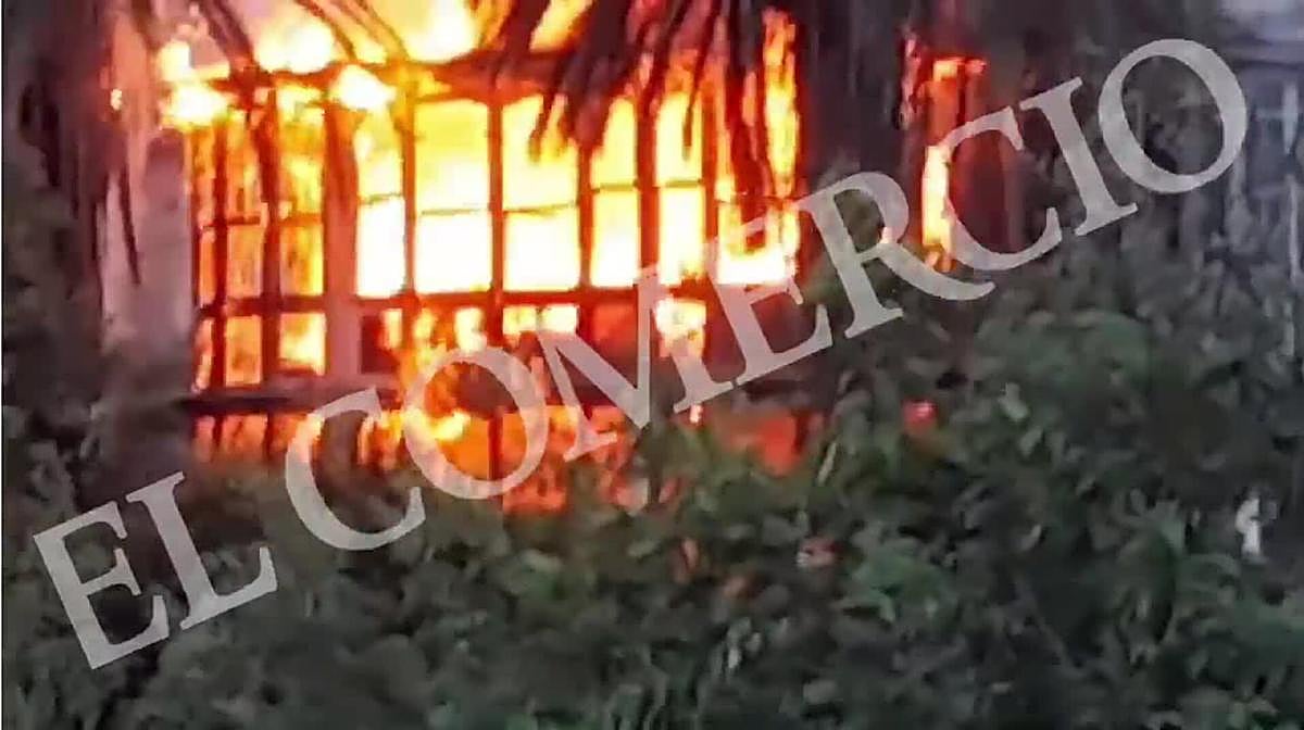 Pavoroso incendio en una casona de Cudillero