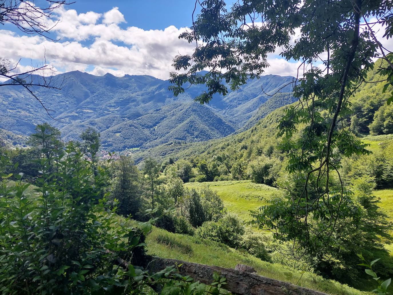 Imagen principal - A Peña Riegos desde Caleao: una ruta de media jornada, solitaria y bellísima