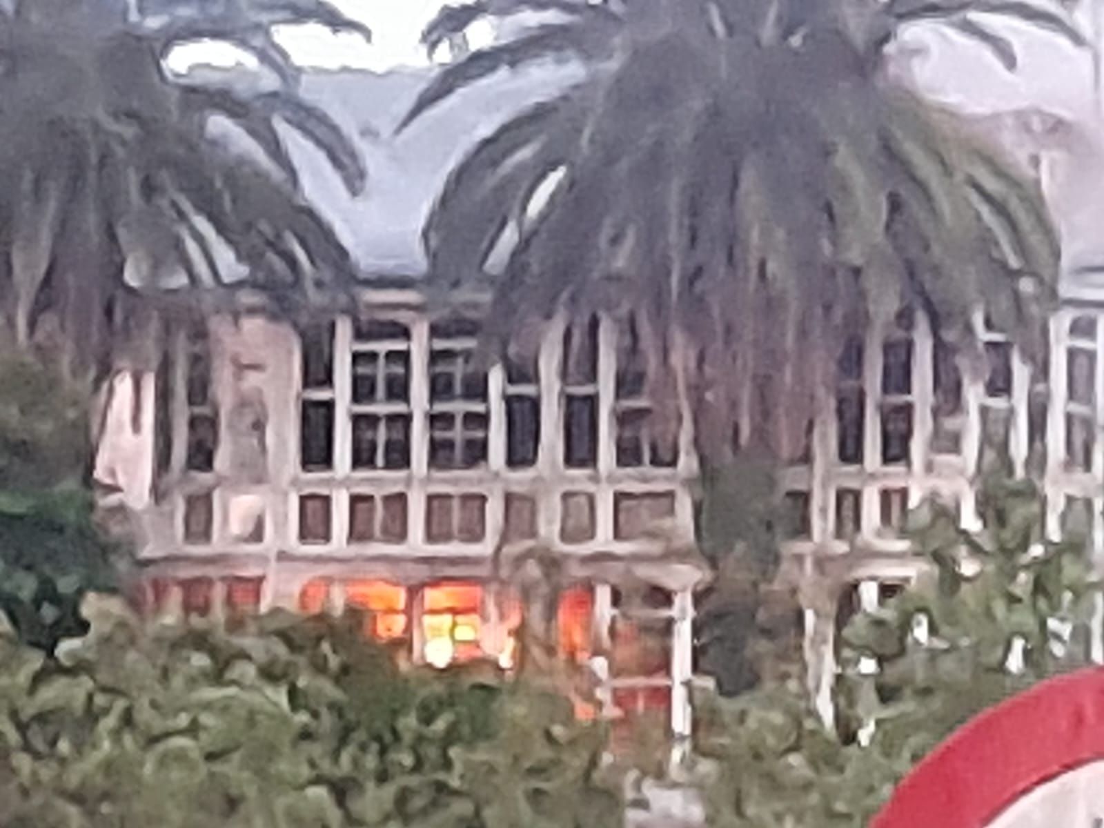 Las llamas devoran una casa en Cudillero