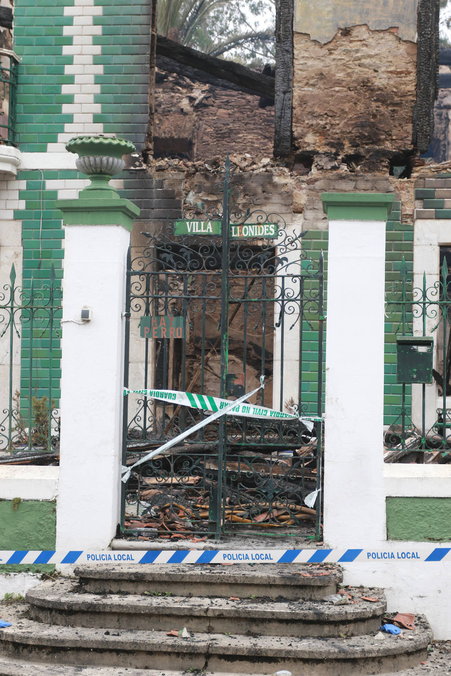 El desolador estado de la casa incendiada en Cudillero